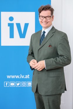 Mag. Christoph Neumayer